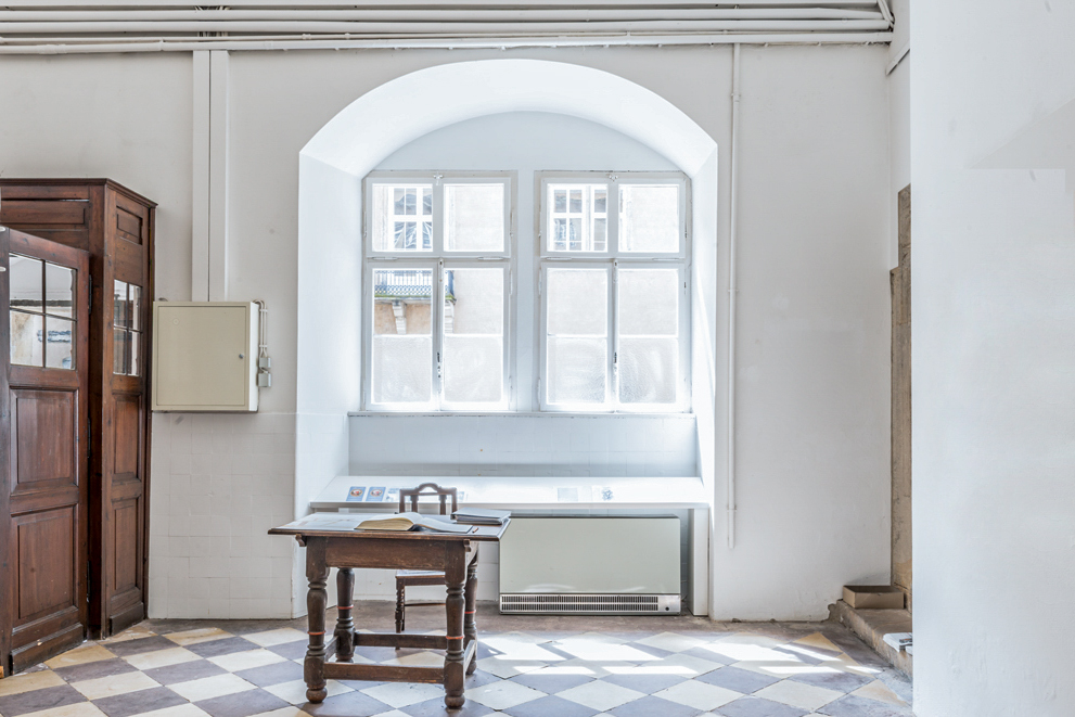 Infotisch_1Eb.4953-Bearbeitet